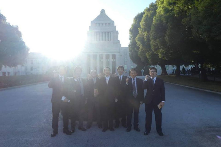 45291725_1882806678499956_118845138