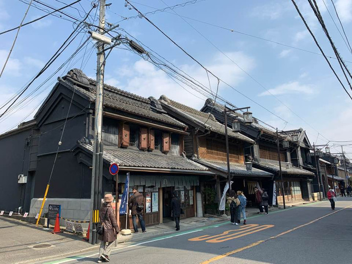 52825756_2053759048071384_623404887